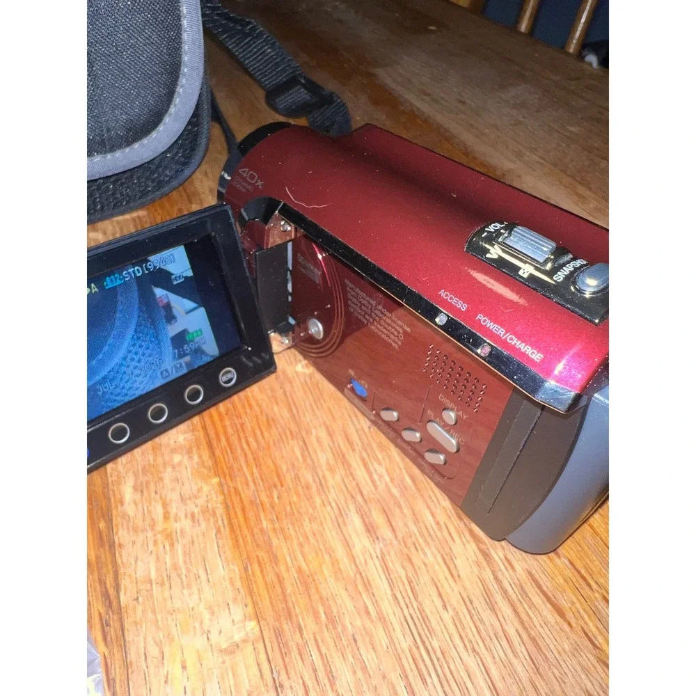 JVC Everio GZ-MG630RU 60GB HDD Camcorder 40x Zoom Red Bundle with Case Remote